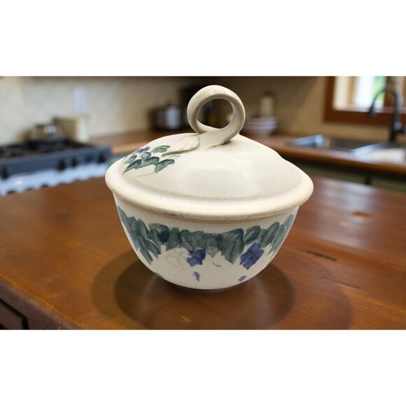 Paine Falls Pottery Other - Vintage Paine Falls Pottery stoneware lidded baking dish with grape vines design